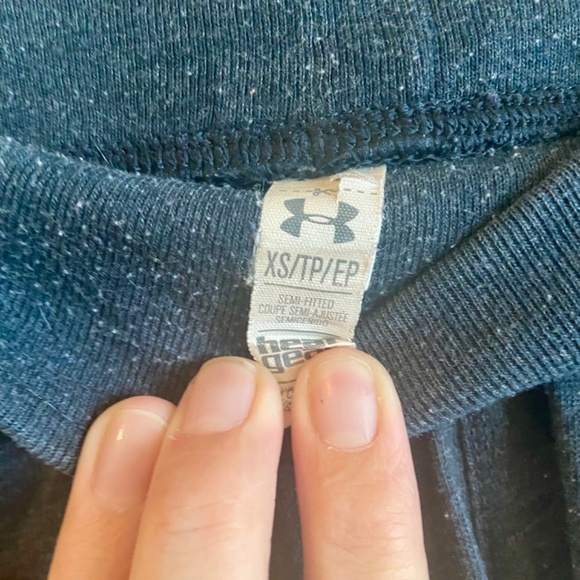 Under Armour Light Weight Capris - Picture 3 of 4